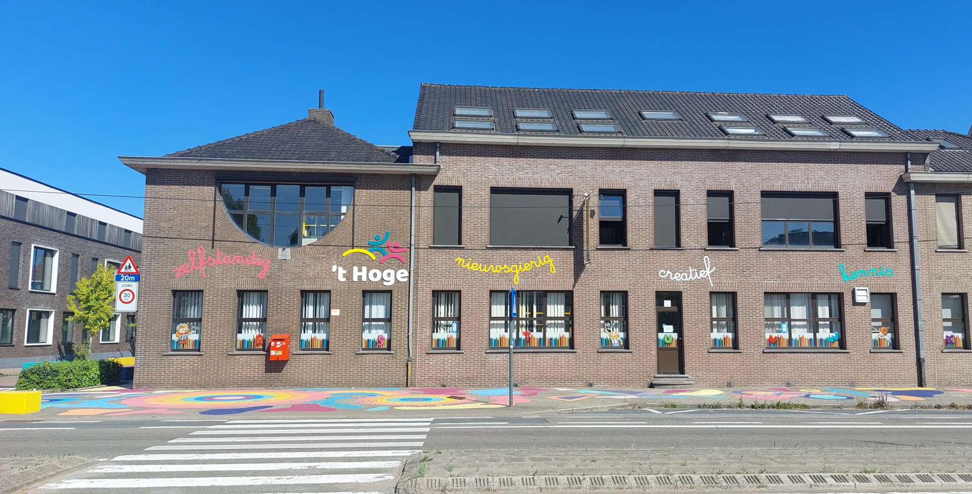 Foto schoolgebouw vbs t Hoge met de woorden van de visie